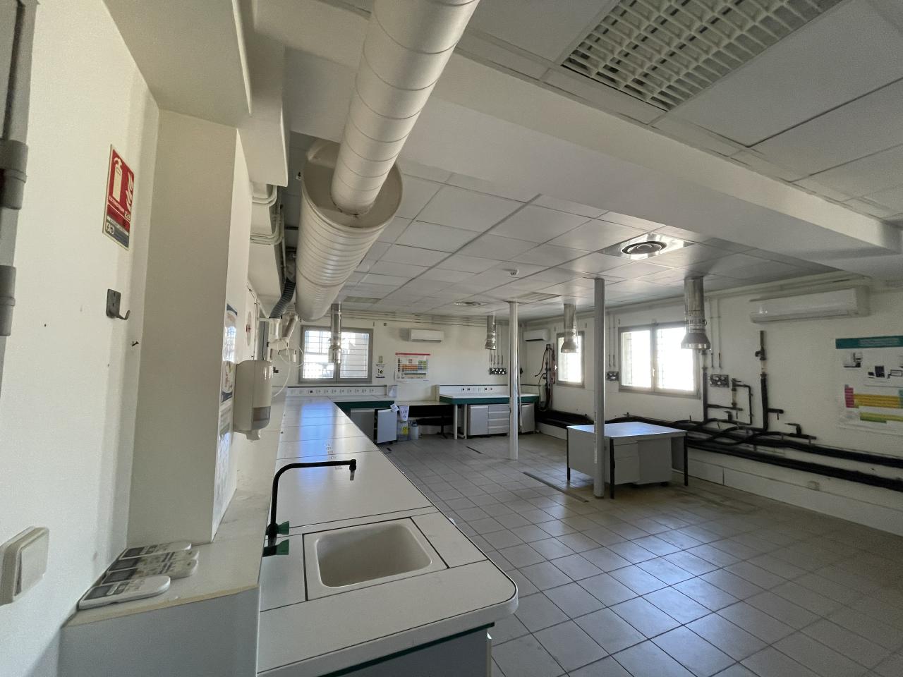 Local d'activité Châteauneuf-les-Martigues 988m² Vente local d'activité Châteauneuf-les-Martigues Bouches-du-Rhône OVACT2422576 8